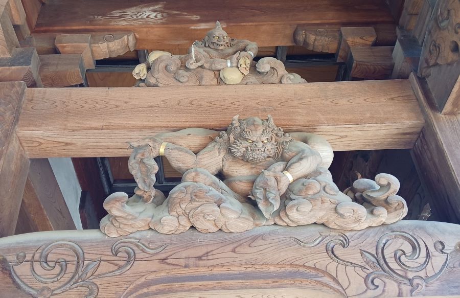 小野神社の随神門の風神