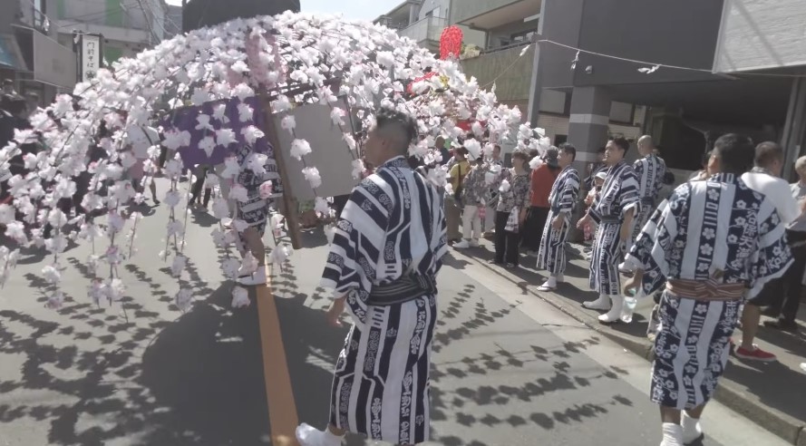 谷保天満宮の万灯行列