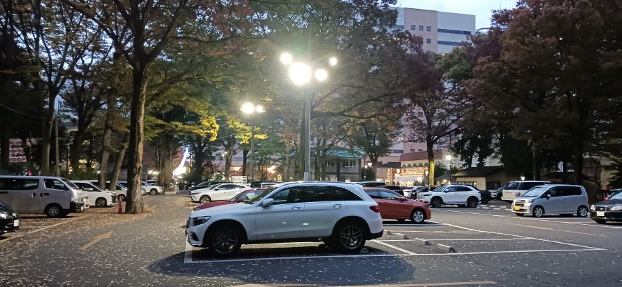 大國魂神社の駐車場