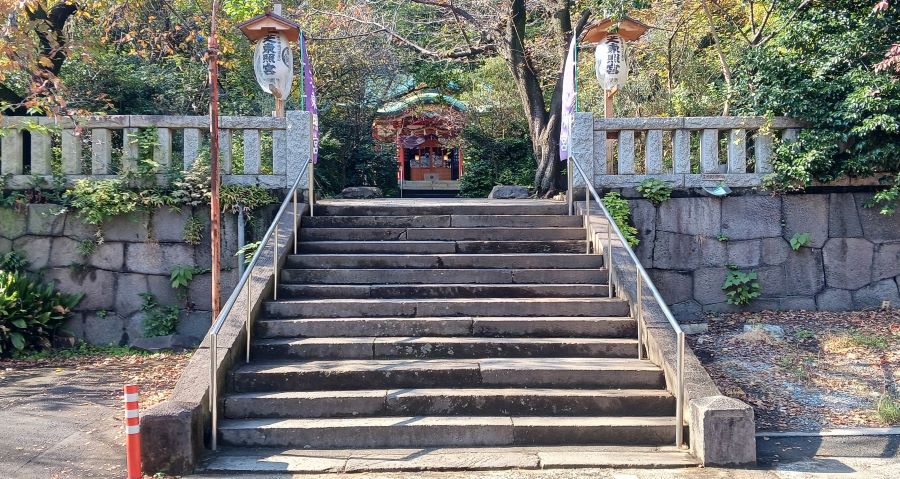 芝東照宮 境内への階段