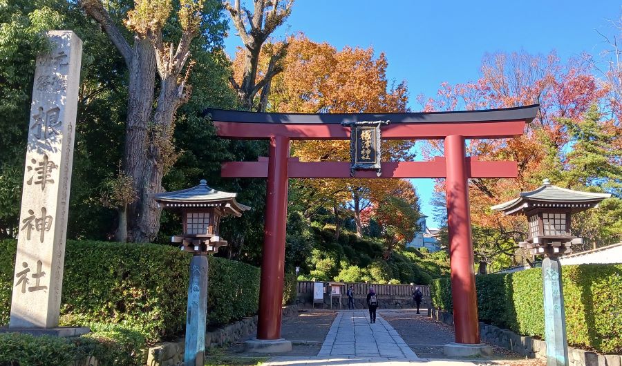 根津神社の表参道口