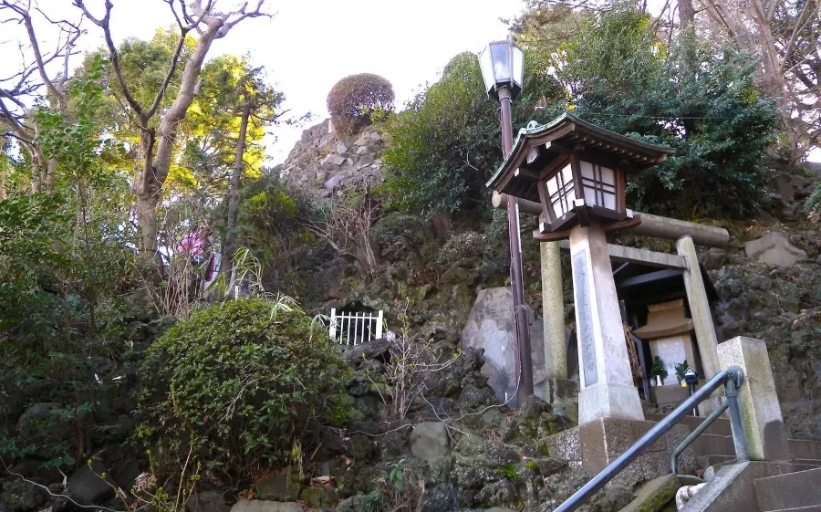 品川神社 富士塚入口