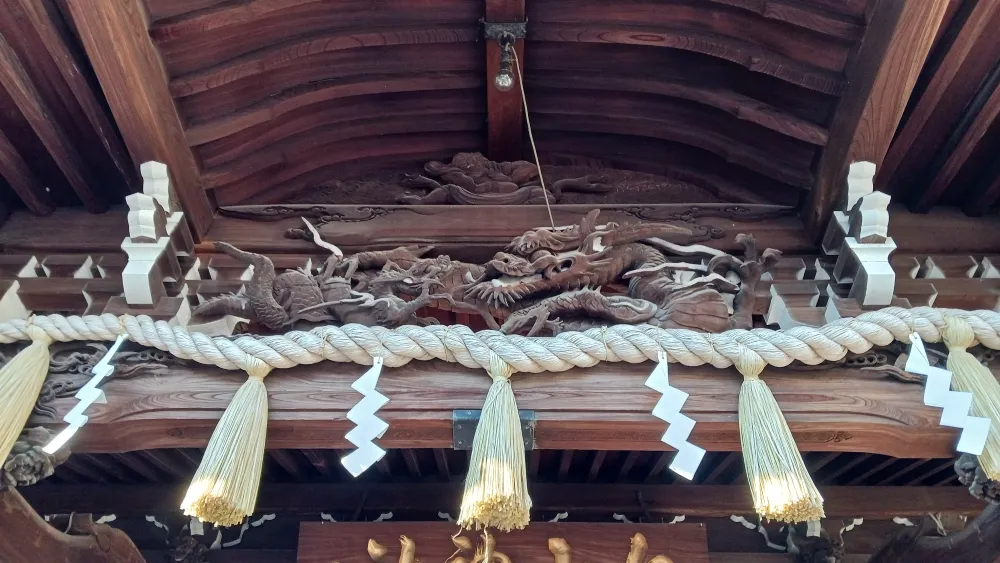 白山神社 拝殿の木彫