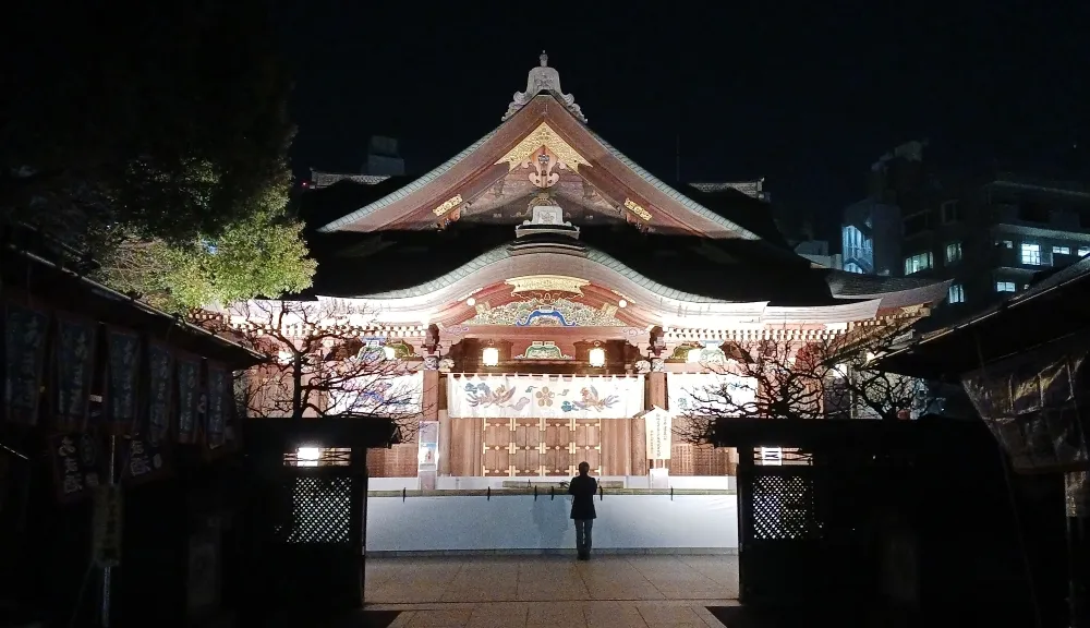 湯島天満宮 夜の幻想的な拝殿