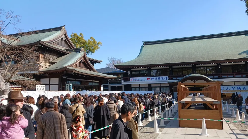 寒川神社 ご祈祷受付までの長蛇の列