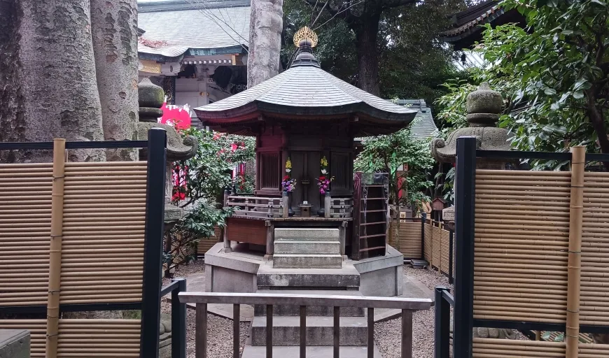 豊川稲荷東京別院 大岡廟