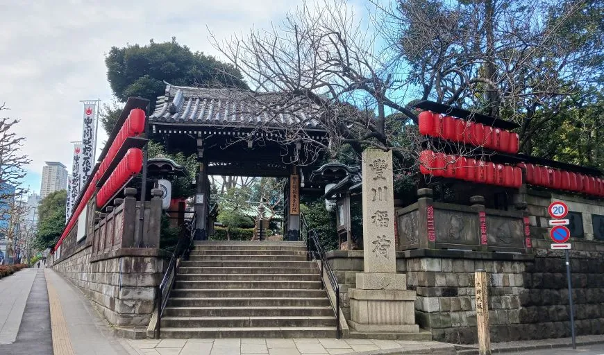 豊川稲荷東京別院 山門 main gate