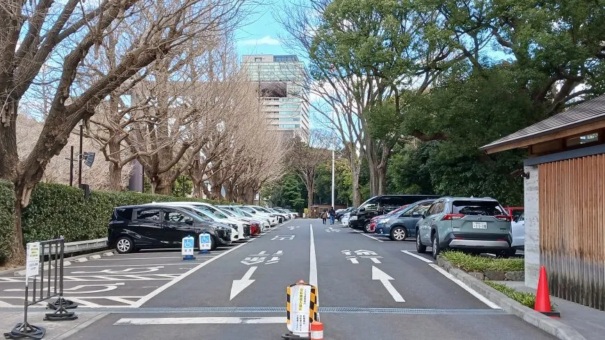 靖国神社の駐車場