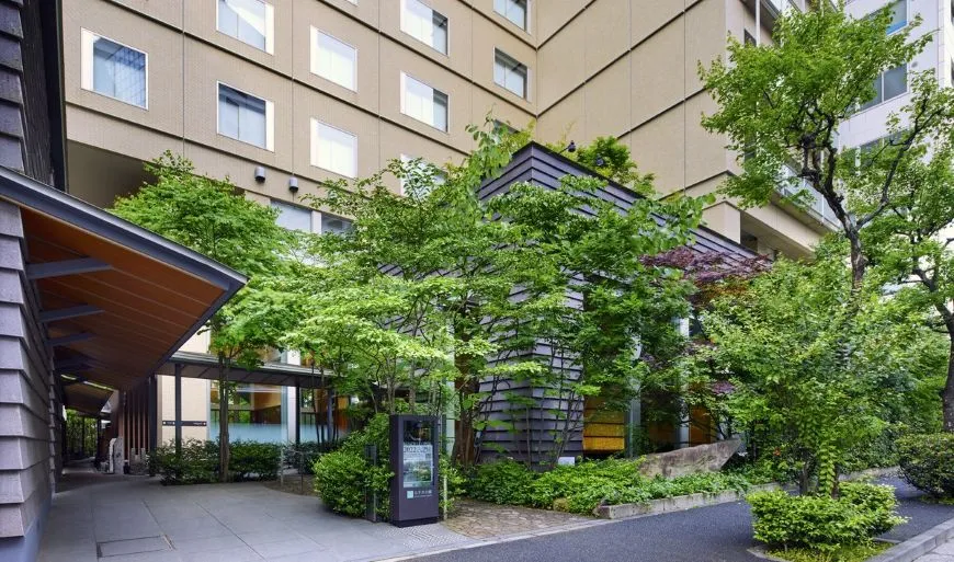 庭のホテル 東京 エントランス