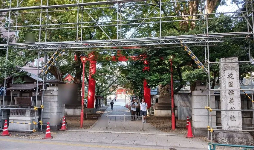 花園神社 大鳥居 境内入口
