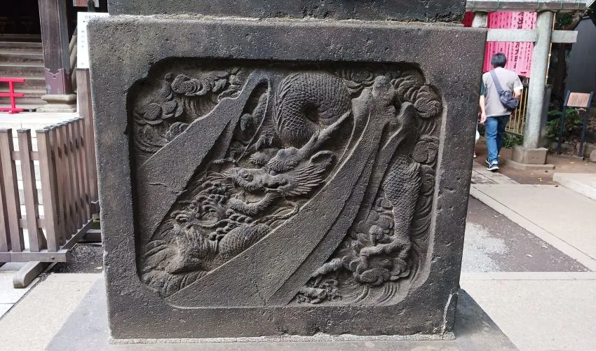代々木八幡宮 狛犬 台座