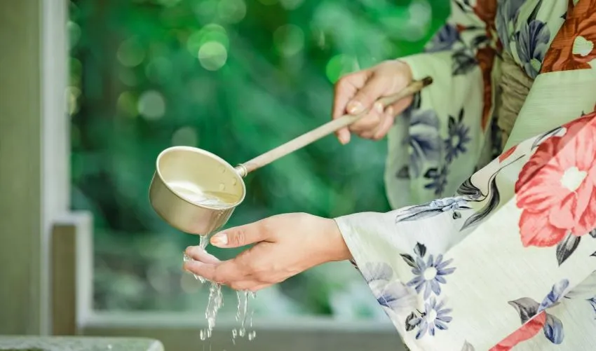 神社参拝 お清め 手水舎