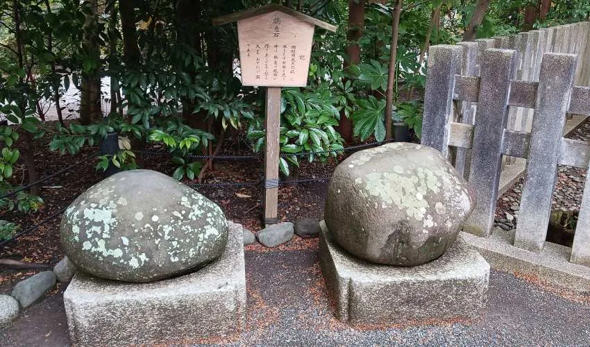 鶴岡八幡宮 鶴亀石