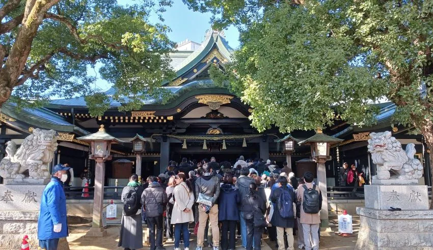 穴八幡宮 拝殿 本殿