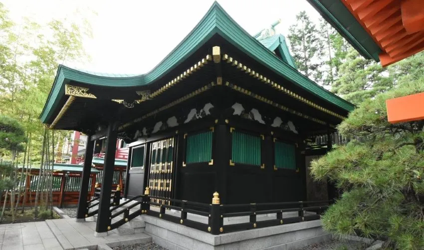 穴八幡宮 出現殿