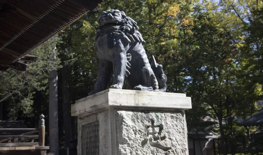 諏訪大社 下社秋宮 神楽殿 狛犬