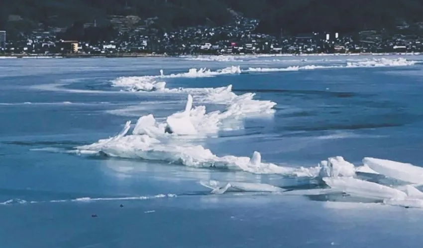 諏訪湖 御神渡り