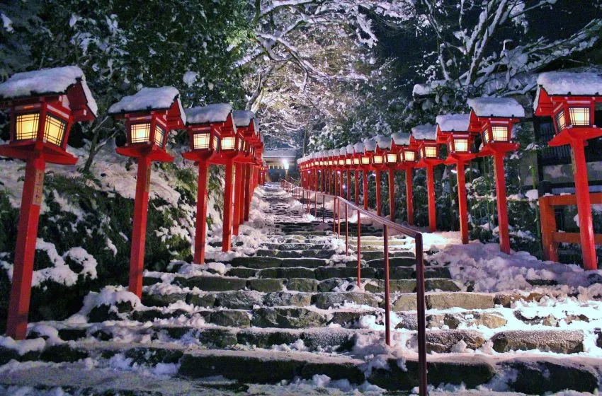 貴船神社 雪化粧 ライトアップ