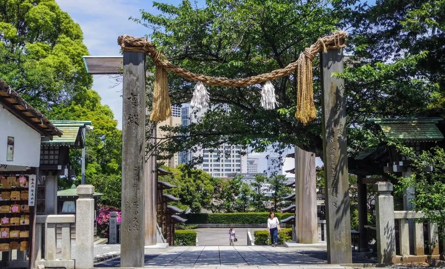 伊勢山皇大神宮 注連柱