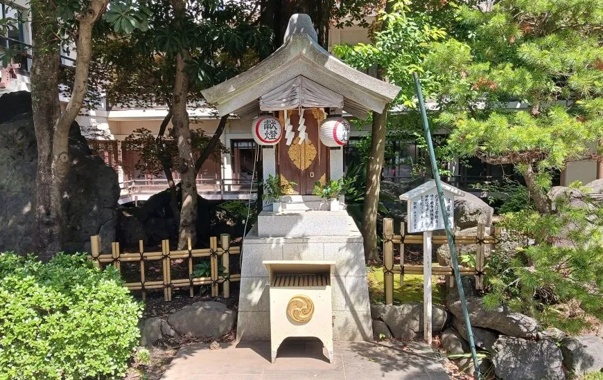 子安神社 祖霊社