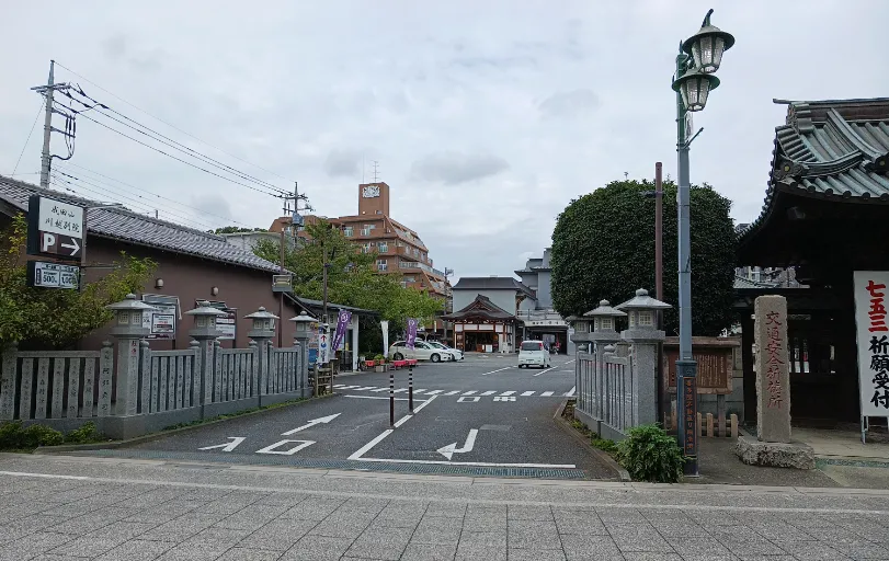 成田山川越別院 駐車場入口
